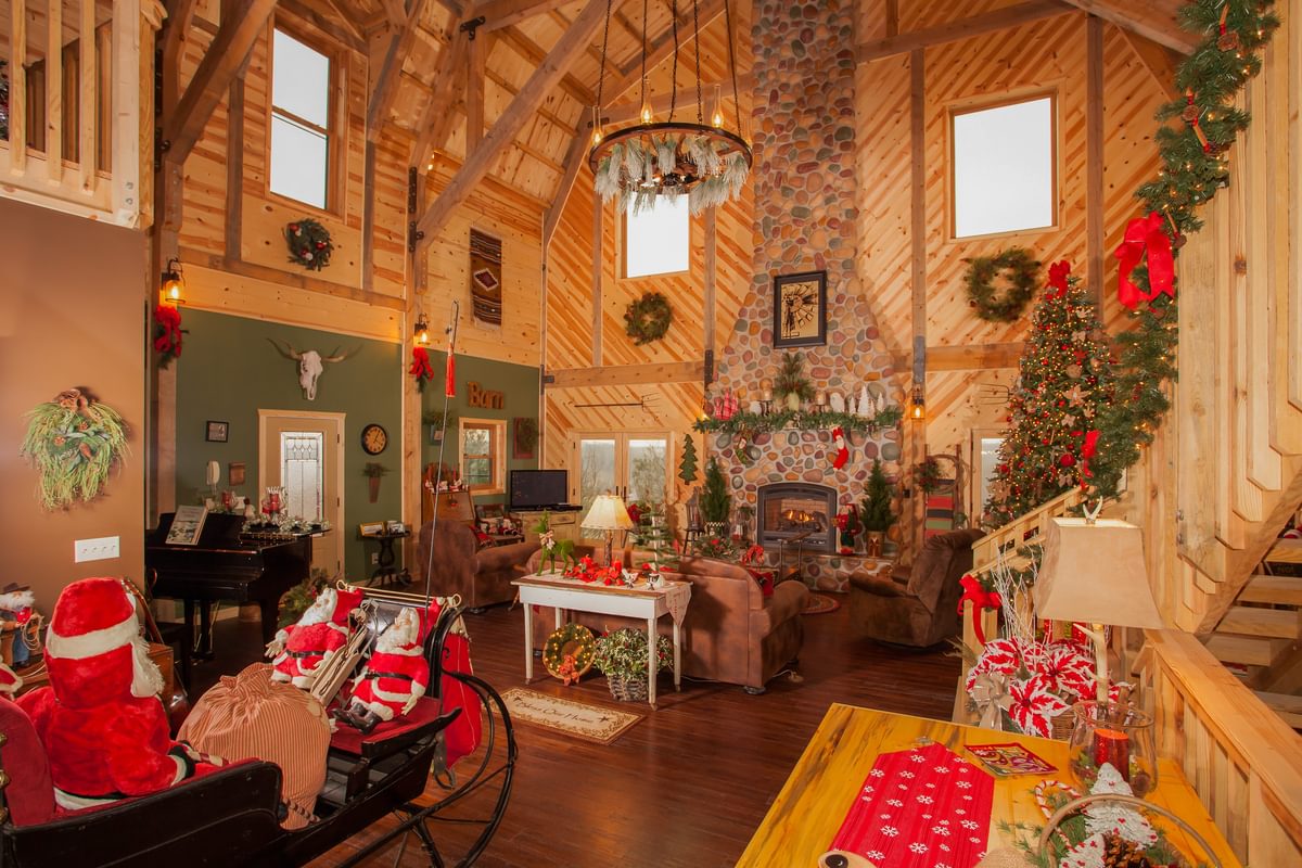 3 29 21 Rustic Gambrel Home Robert Smith Iowa Christmas web 7