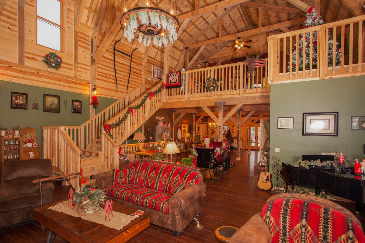 3 29 21 Rustic Gambrel Home Robert Smith Iowa Christmas web 9