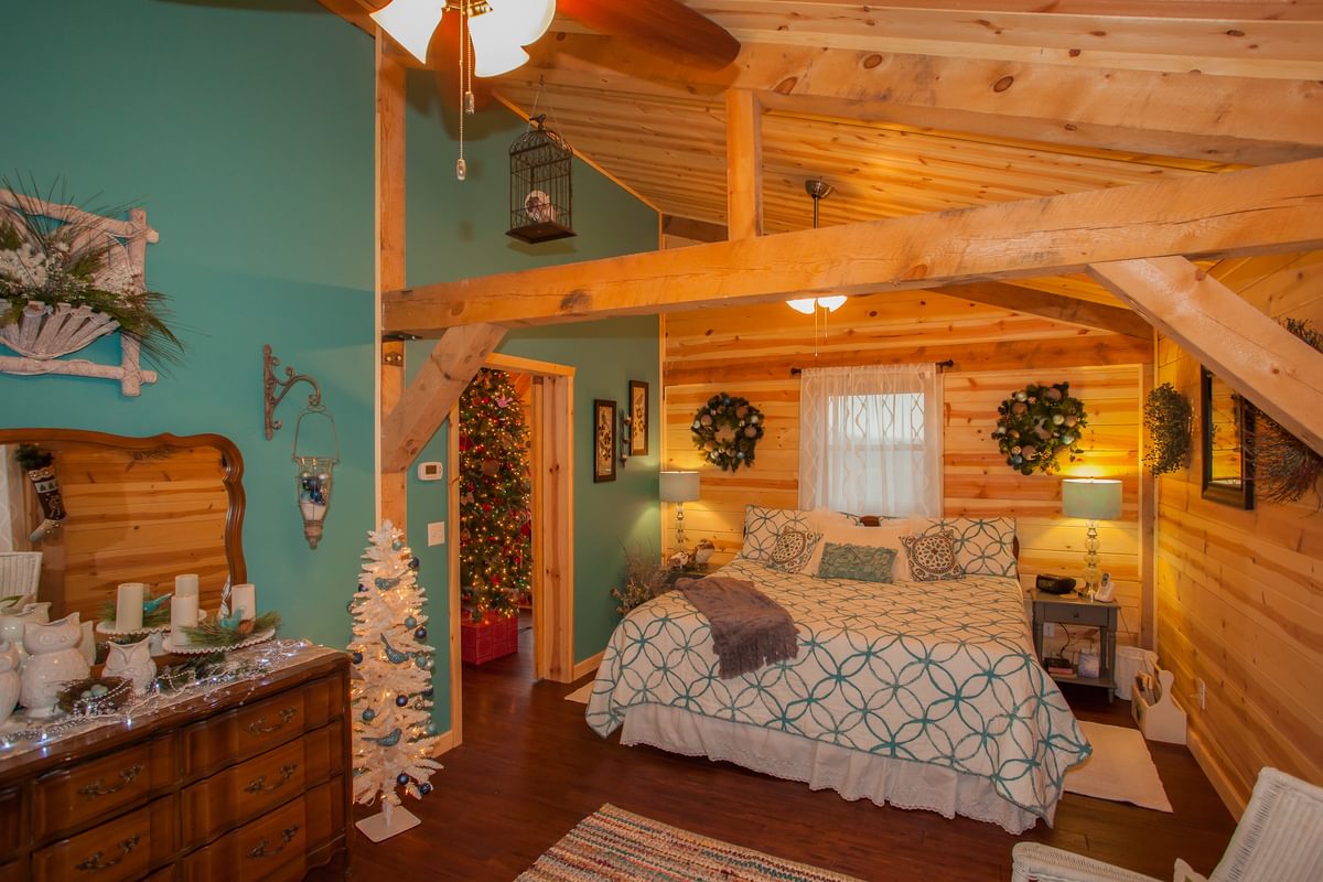 3 29 21 Rustic Gambrel Home Robert Smith Iowa Christmas web 11