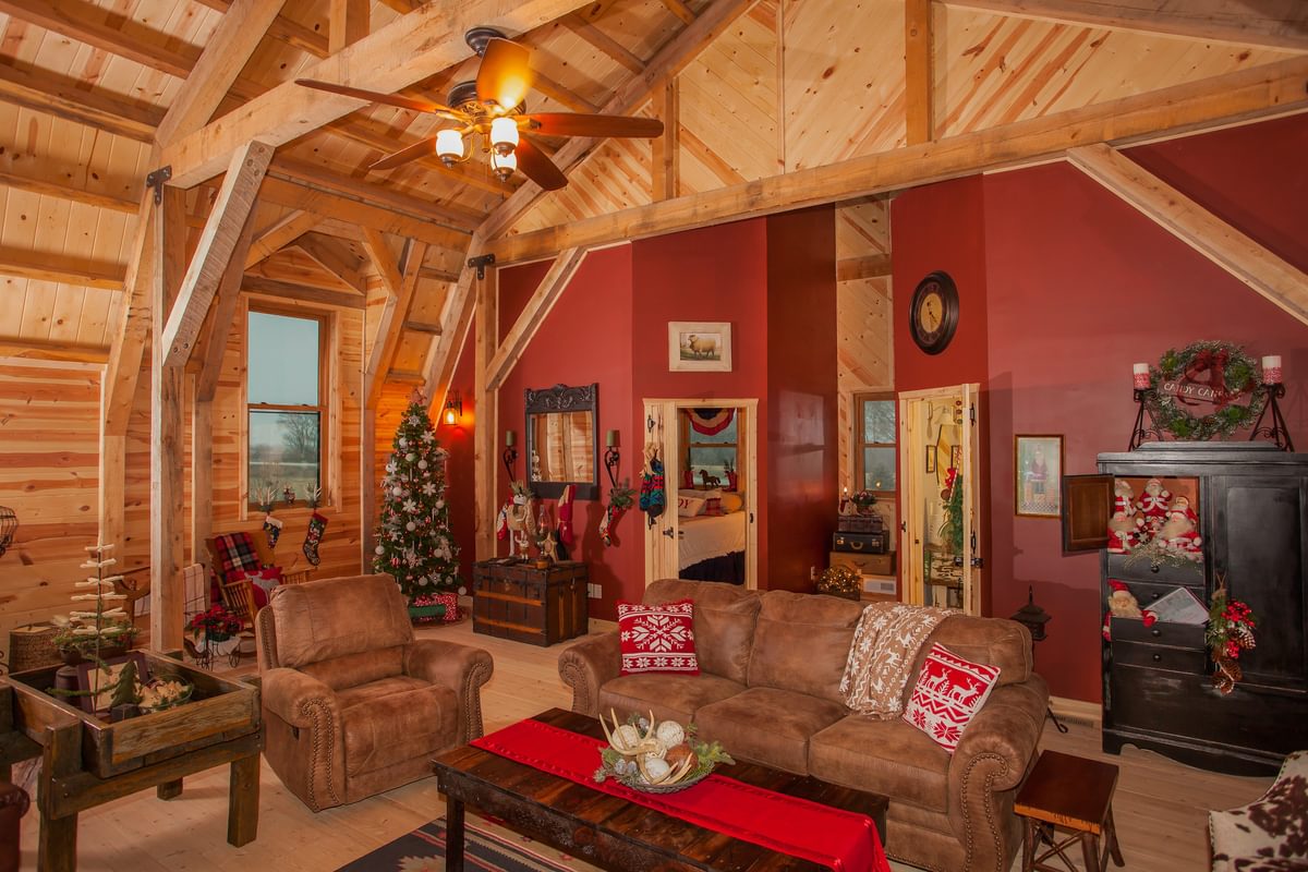 3 29 21 Rustic Gambrel Home Robert Smith Iowa Christmas web 14