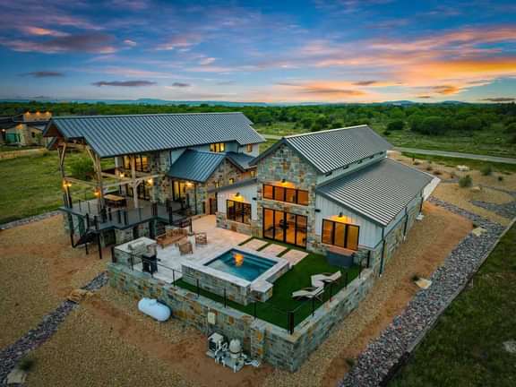 Cabin on the Cliff TX Rental Listing